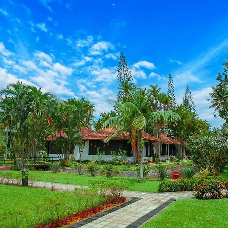 Paradise Resort Kumarakom Exterior photo