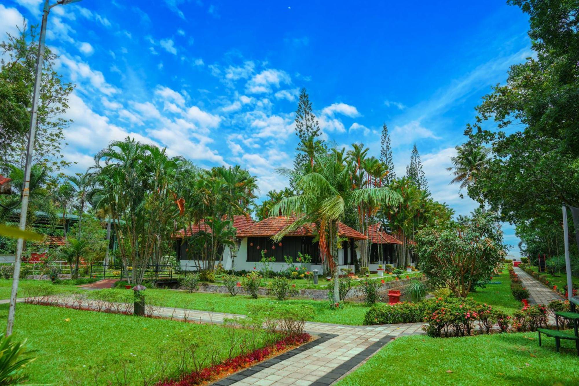Paradise Heritage Resort Kumarakom Exterior photo