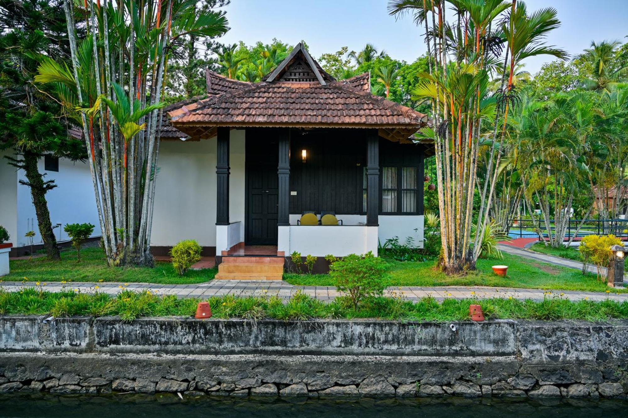 Paradise Resort Kumarakom Exterior photo