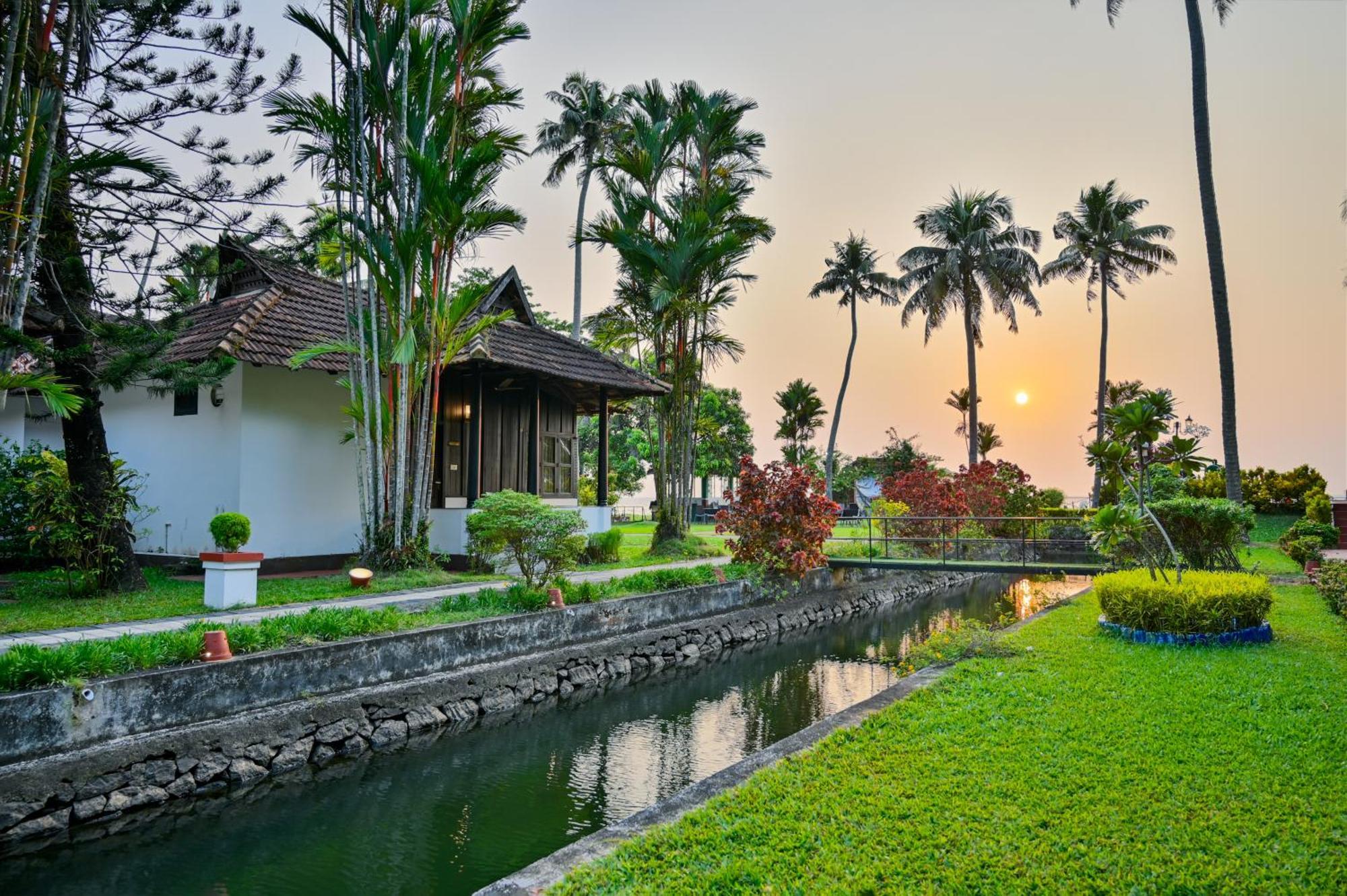 Paradise Heritage Resort Kumarakom Exterior photo