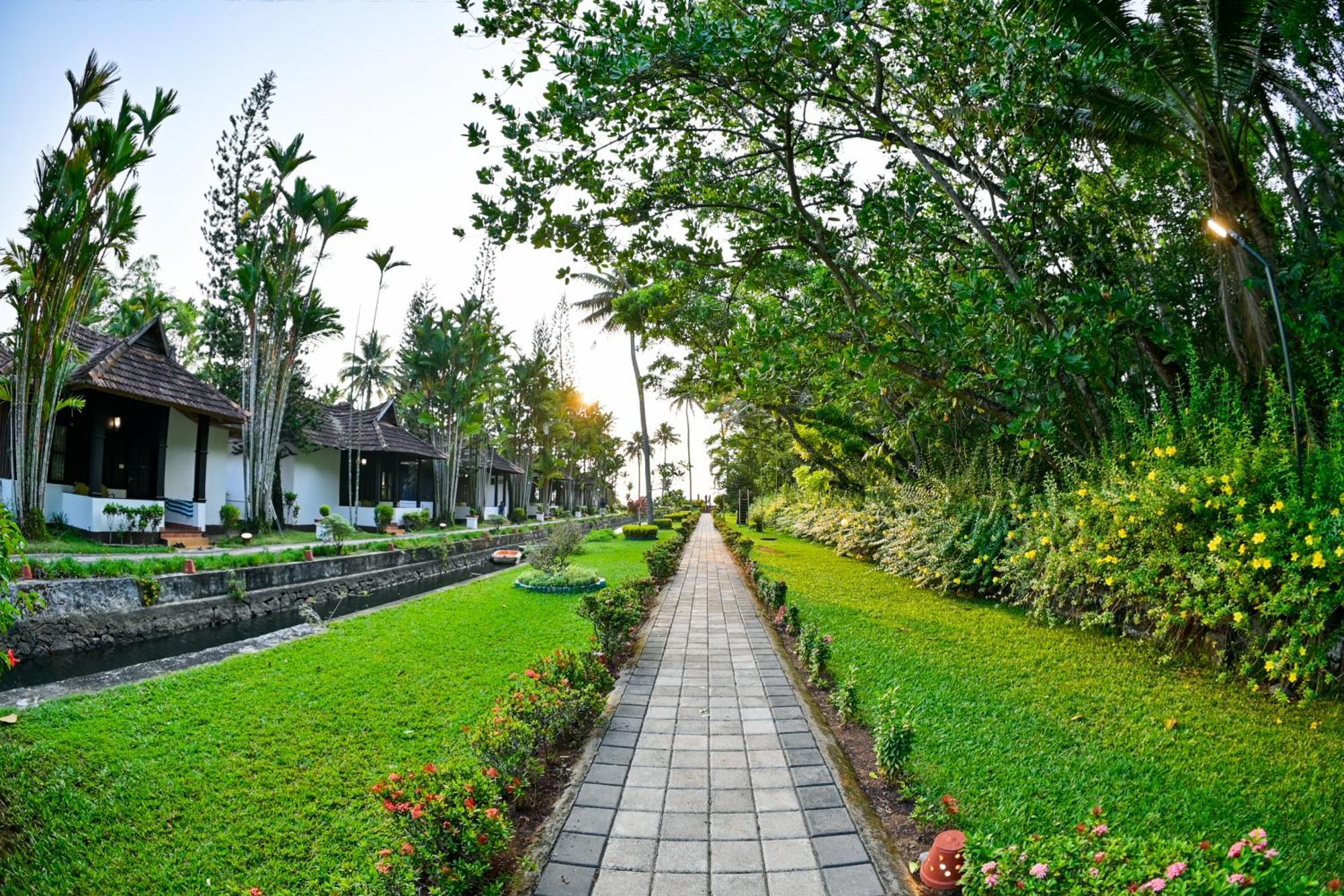 Paradise Heritage Resort Kumarakom Exterior photo