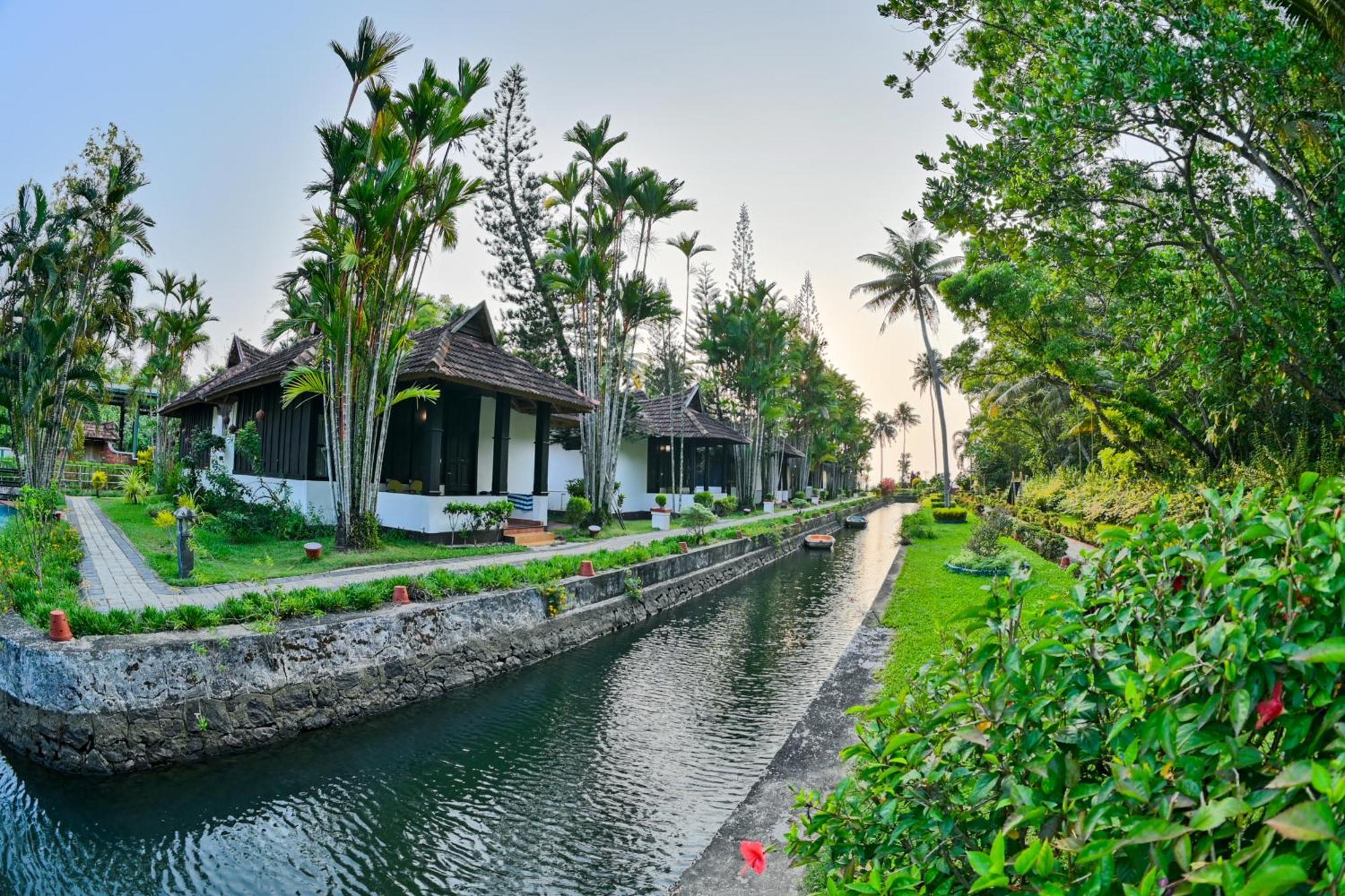 Paradise Heritage Resort Kumarakom Exterior photo