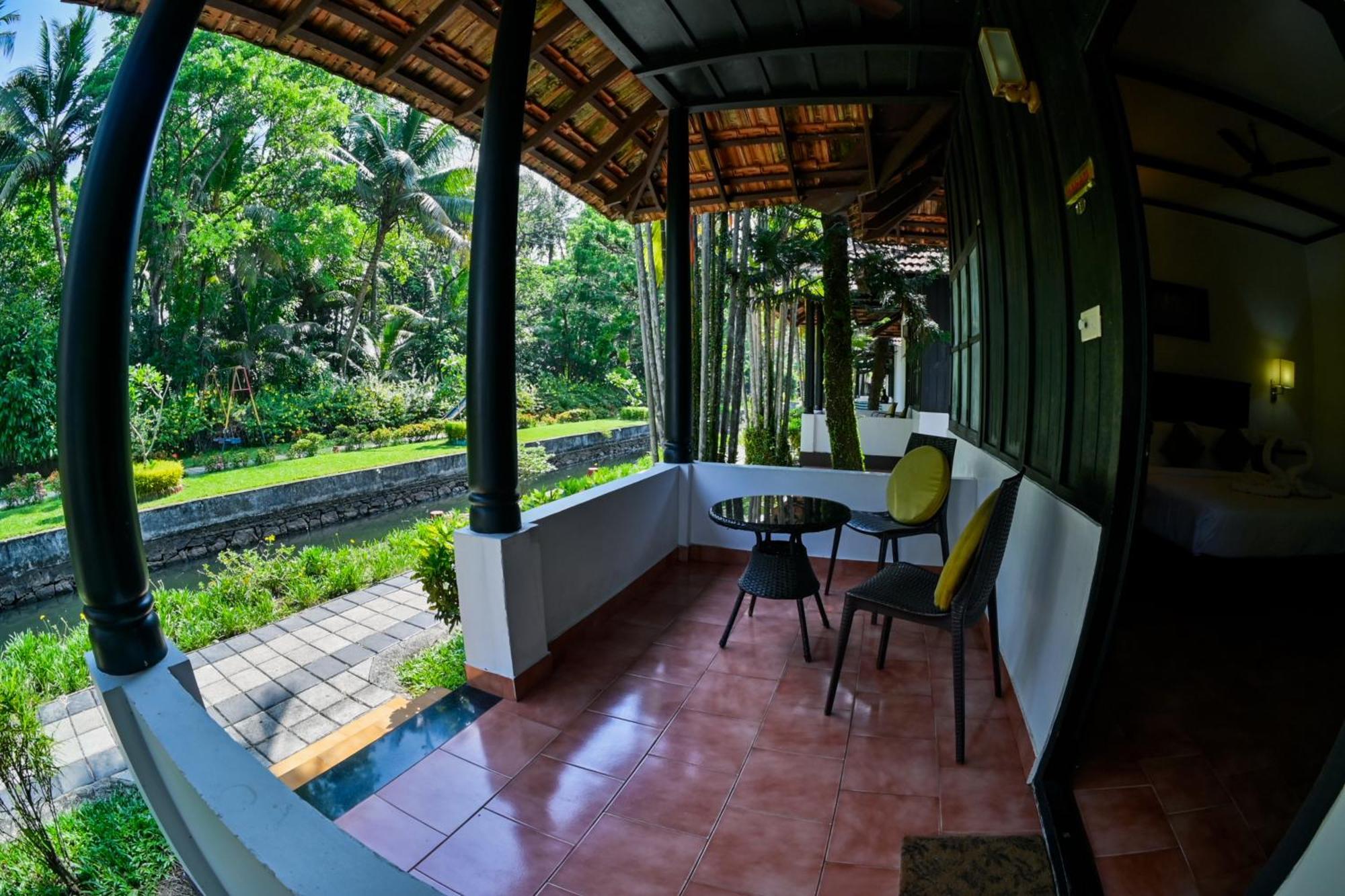 Paradise Resort Kumarakom Exterior photo