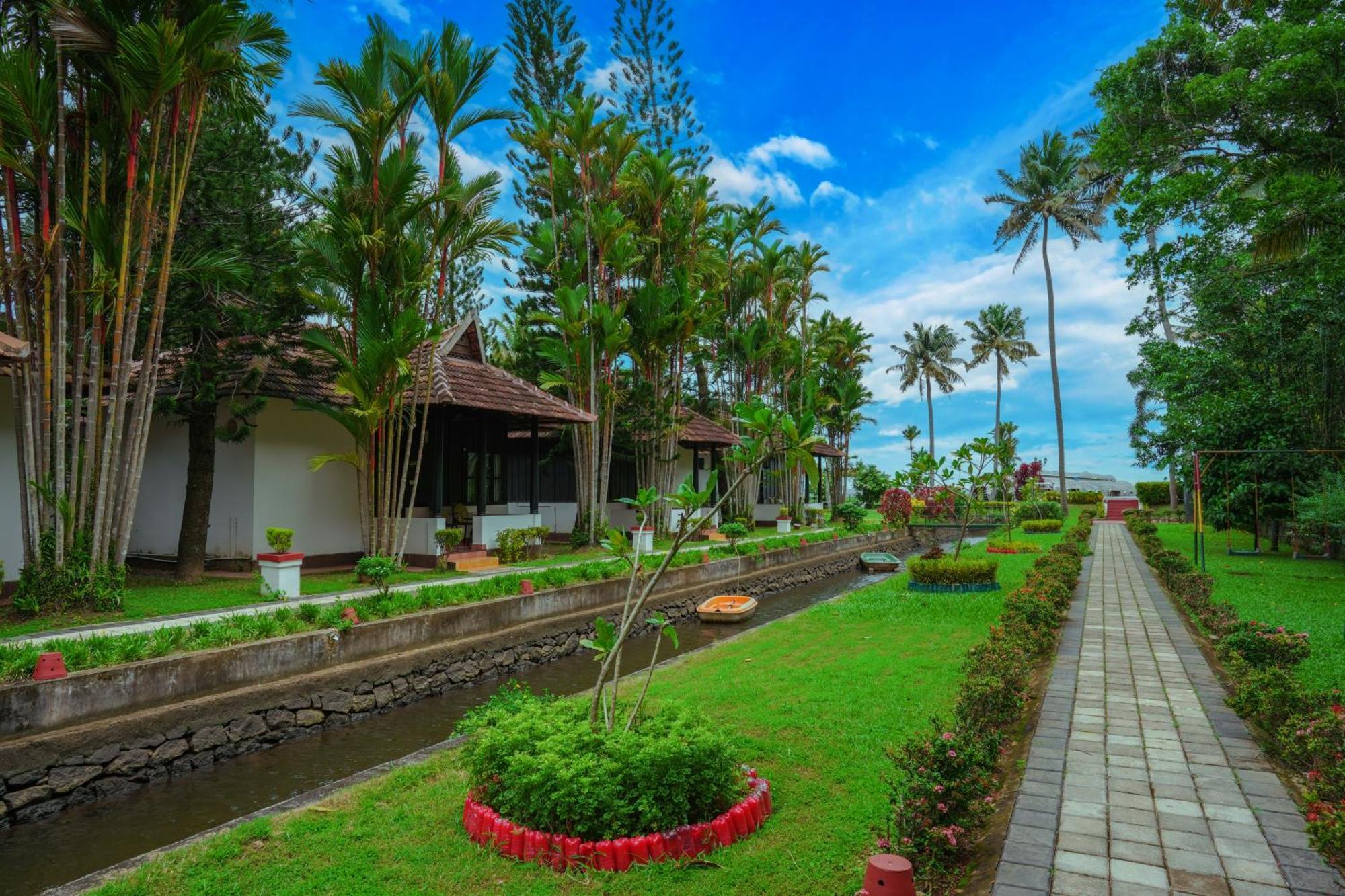 Paradise Resort Kumarakom Exterior photo