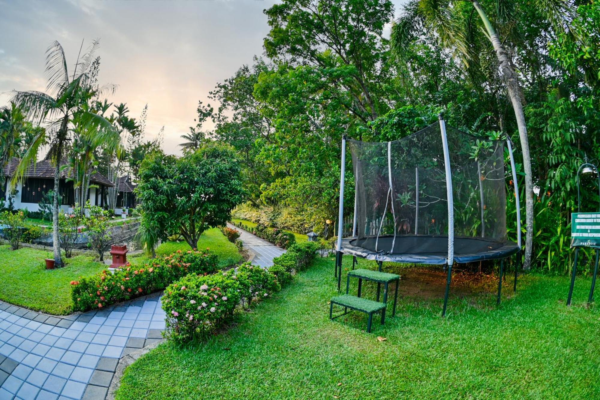 Paradise Resort Kumarakom Exterior photo