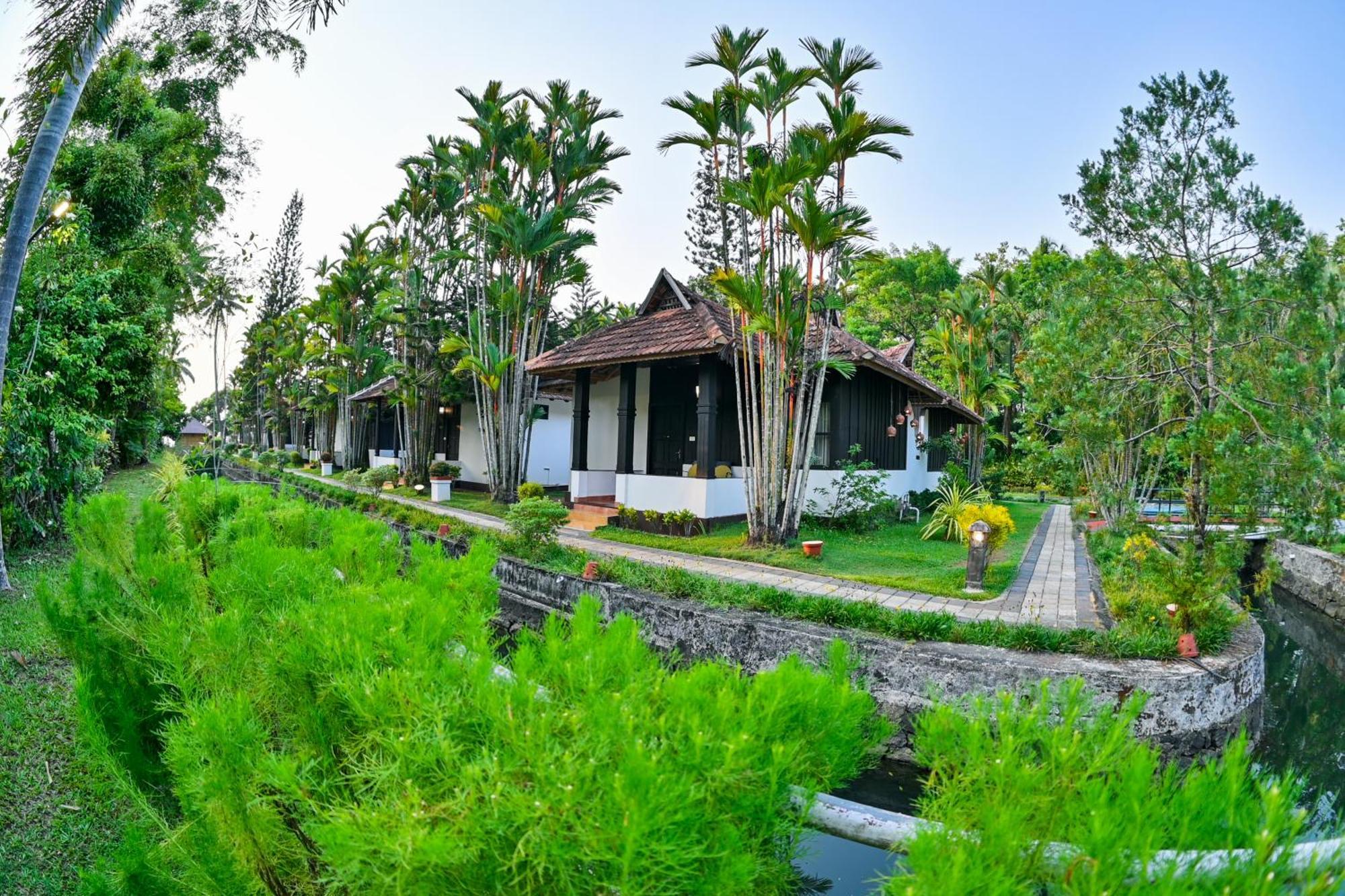 Paradise Heritage Resort Kumarakom Exterior photo