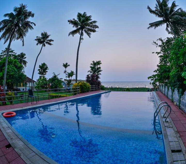 Paradise Heritage Resort Kumarakom Exterior photo
