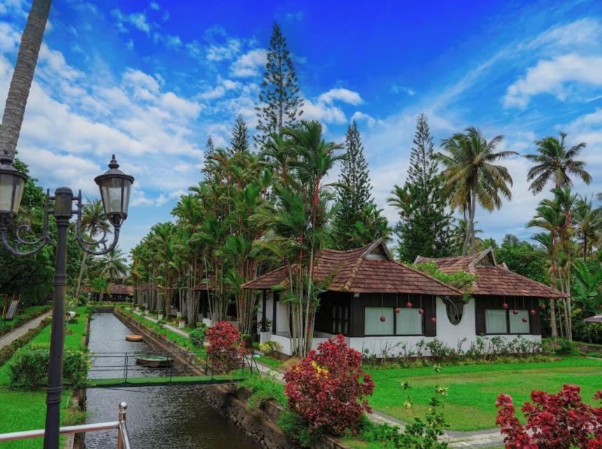 Paradise Heritage Resort Kumarakom Exterior photo
