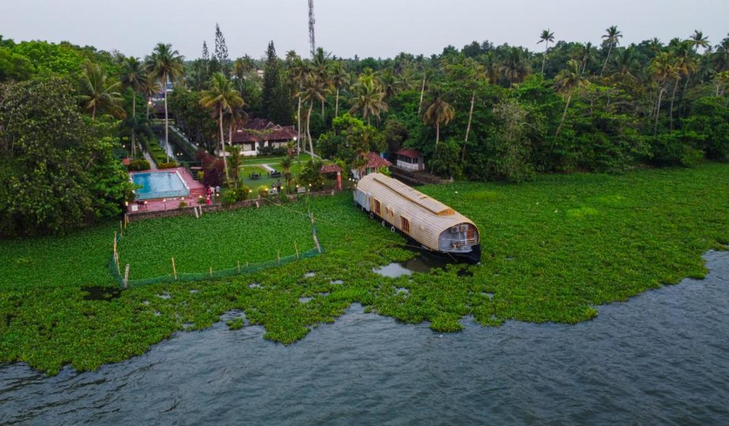 Paradise Heritage Resort Kumarakom Exterior photo