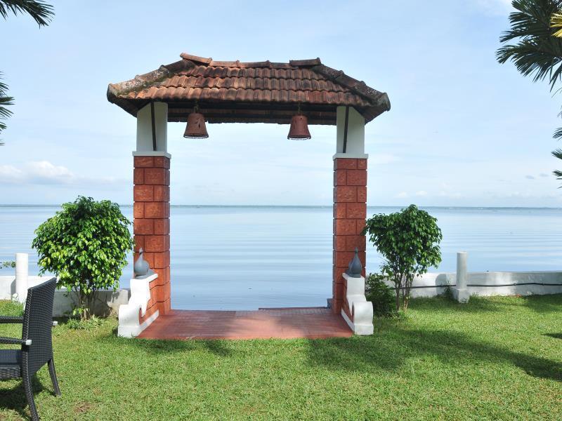 Paradise Heritage Resort Kumarakom Exterior photo