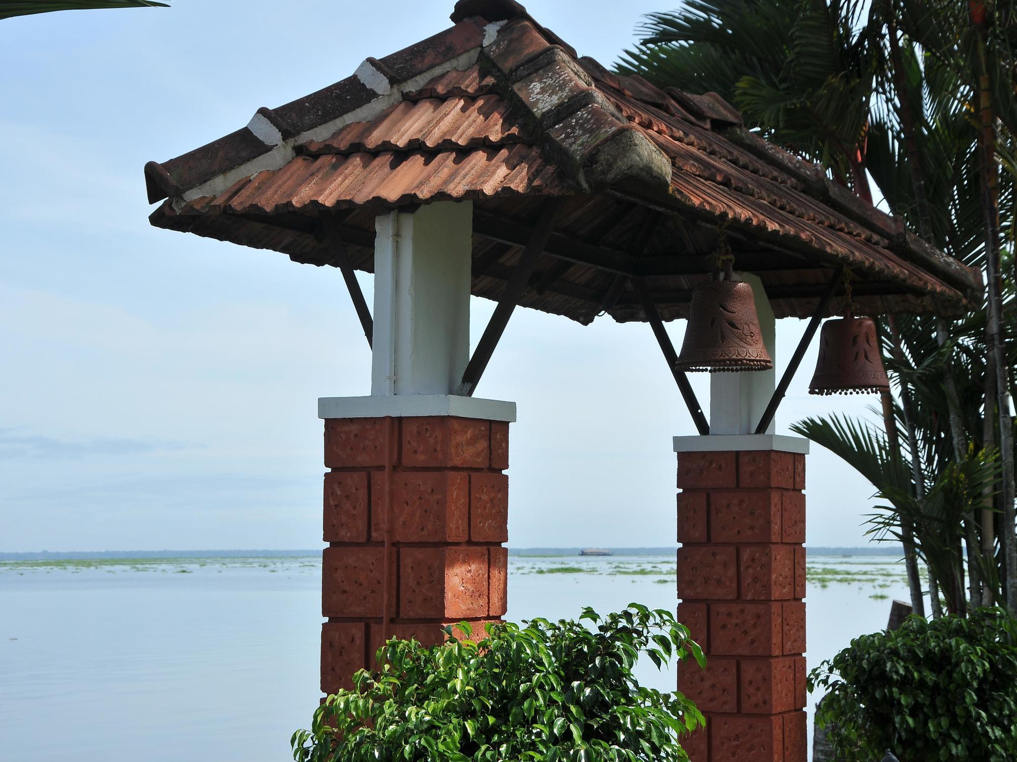 Paradise Heritage Resort Kumarakom Exterior photo